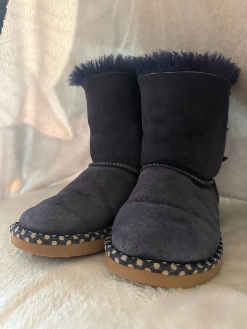 UGG Australia Bailey Bow Short Boots – Kids Size 1